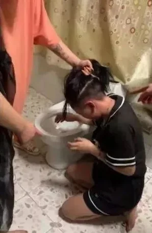 老头把舌头伸进她腿间花缝曝光者称受害女孩仅15岁并已报警